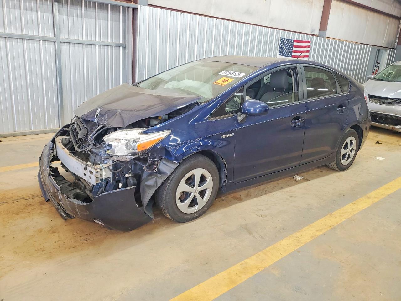 Salvage Toyota Prius Image