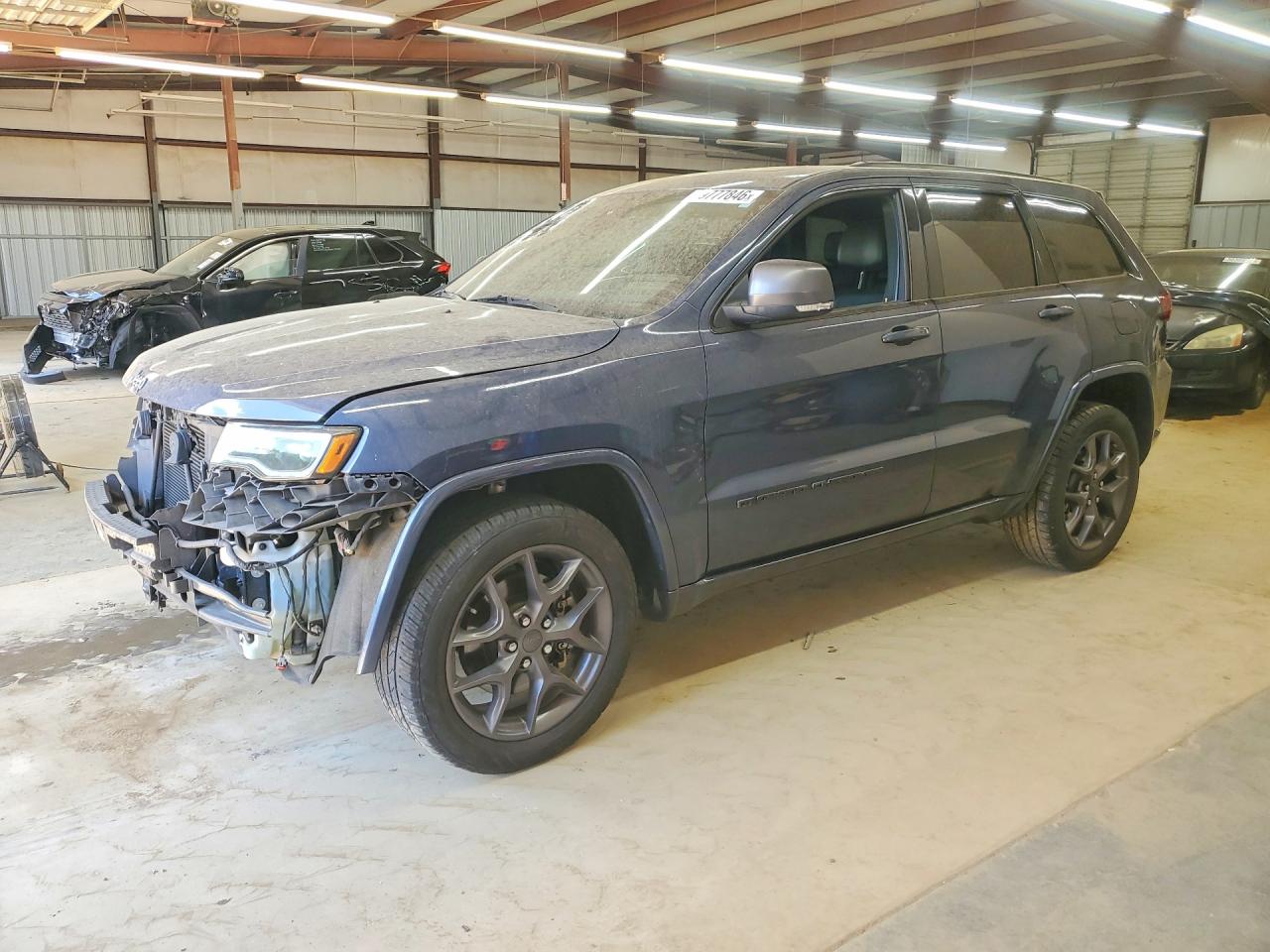Salvage Jeep Grand Cherokee Image