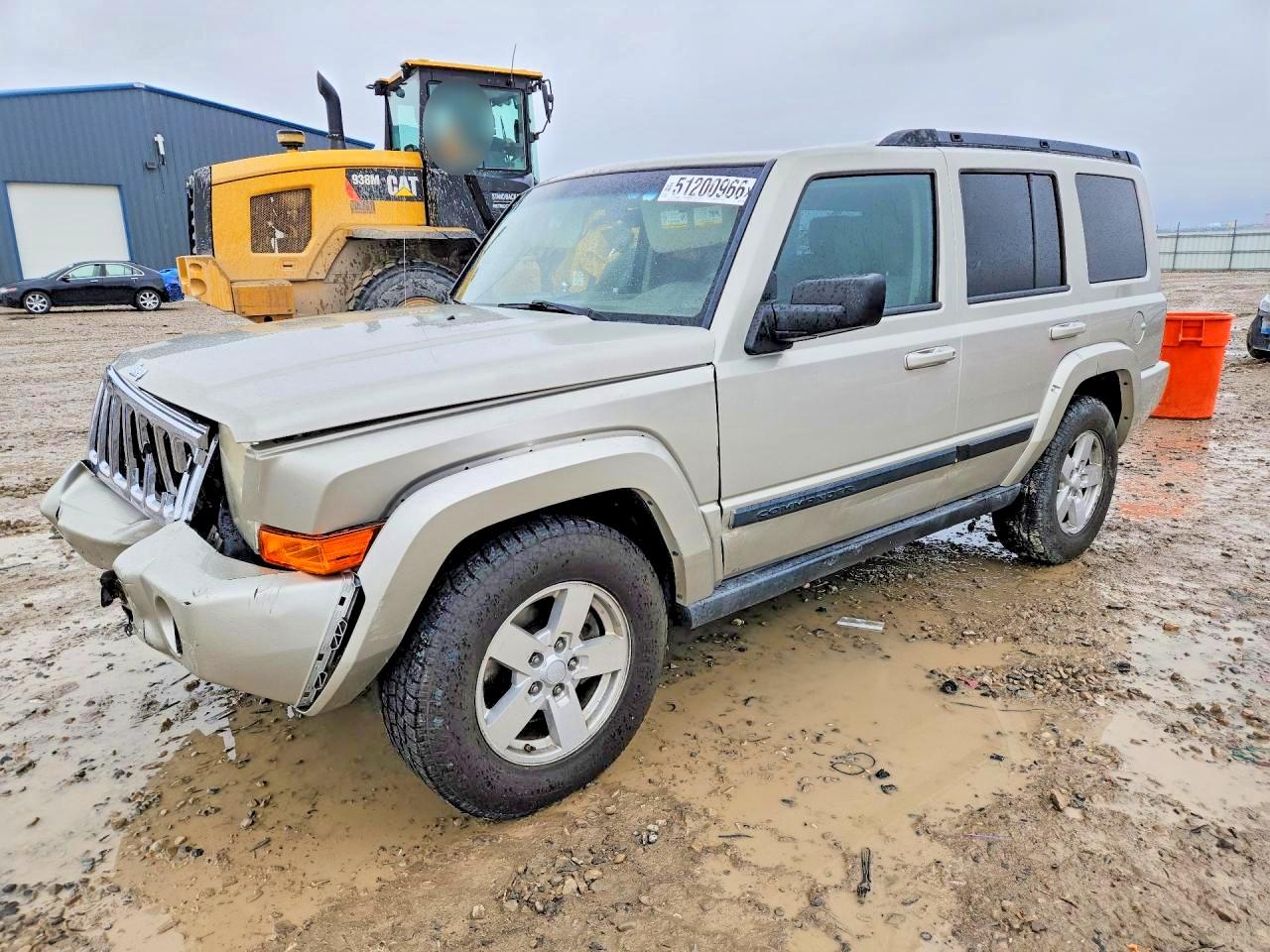 Salvage Jeep Commander Image