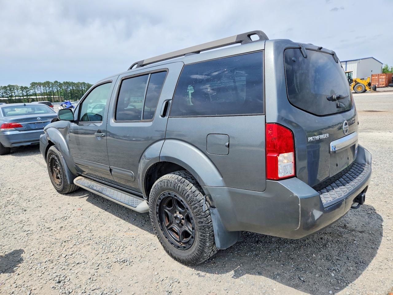 Nissan Pathfinder S