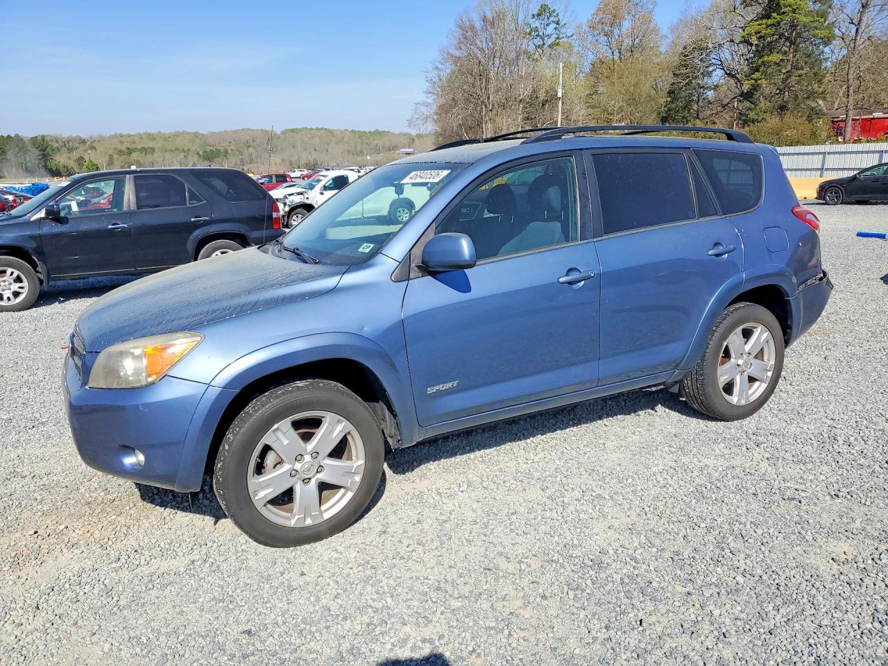 Salvage Toyota RAV4 Image