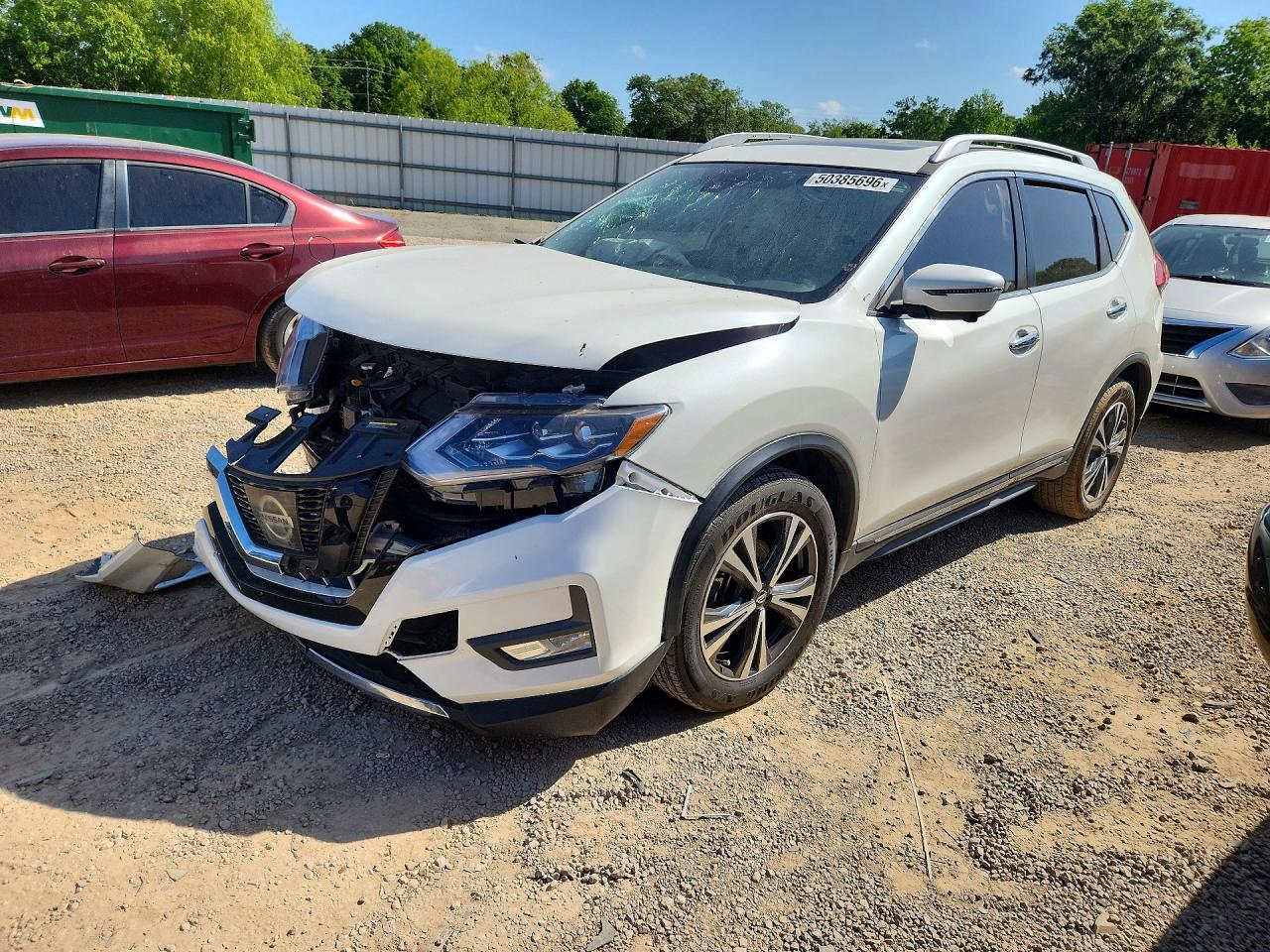Salvage Nissan Rogue Image