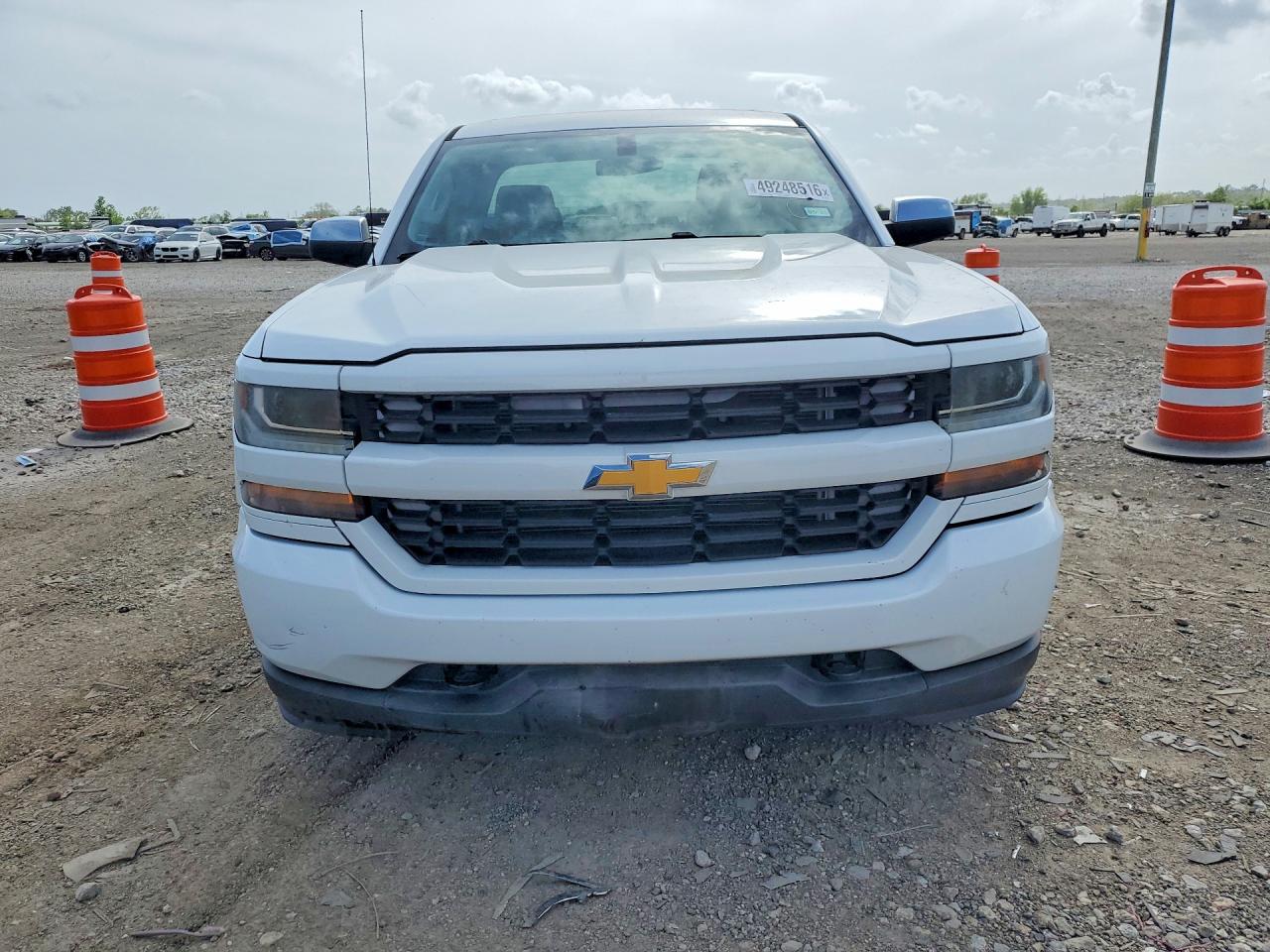 Chevrolet Silverado C1500 Custom