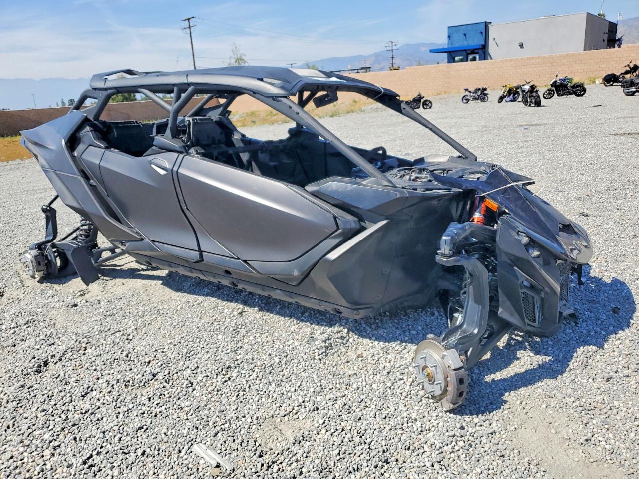 Salvage Can-Am Maverick R Image