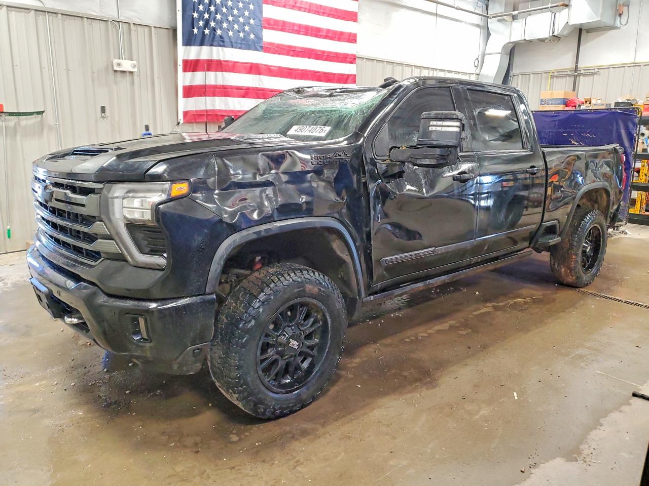 Salvage Chevrolet Silverado Image