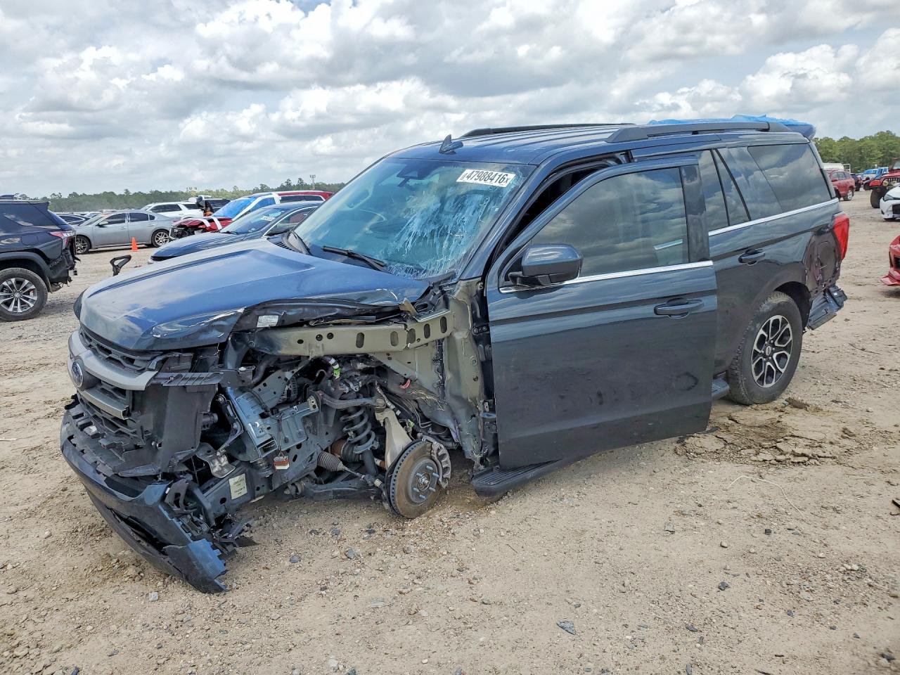 Salvage Ford Expedition Image