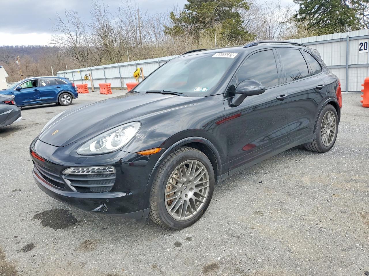 Salvage Porsche Cayenne S Image
