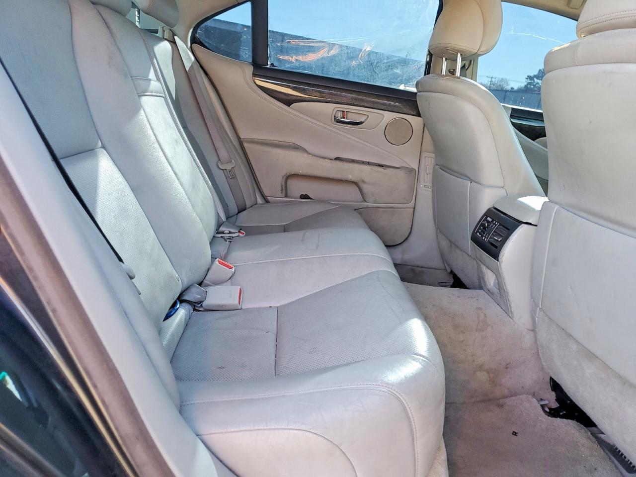 Lexus LS Base
