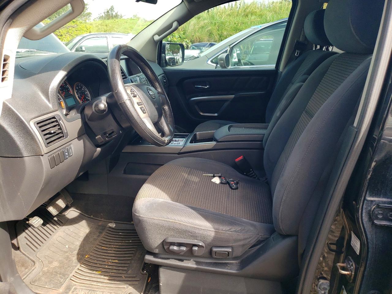 Nissan Armada Sv
