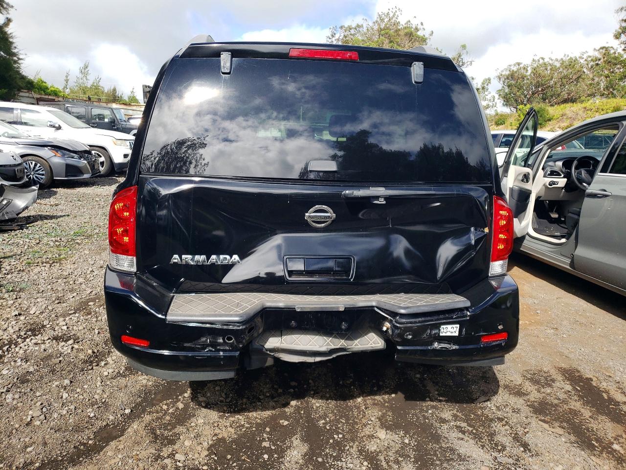Nissan Armada Sv