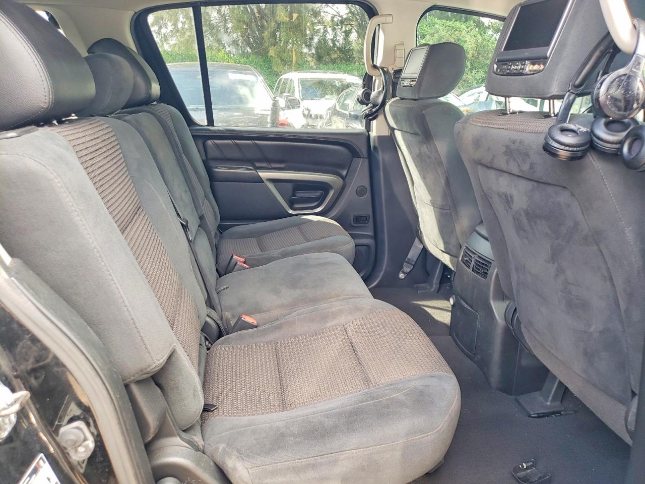 Nissan Armada Sv