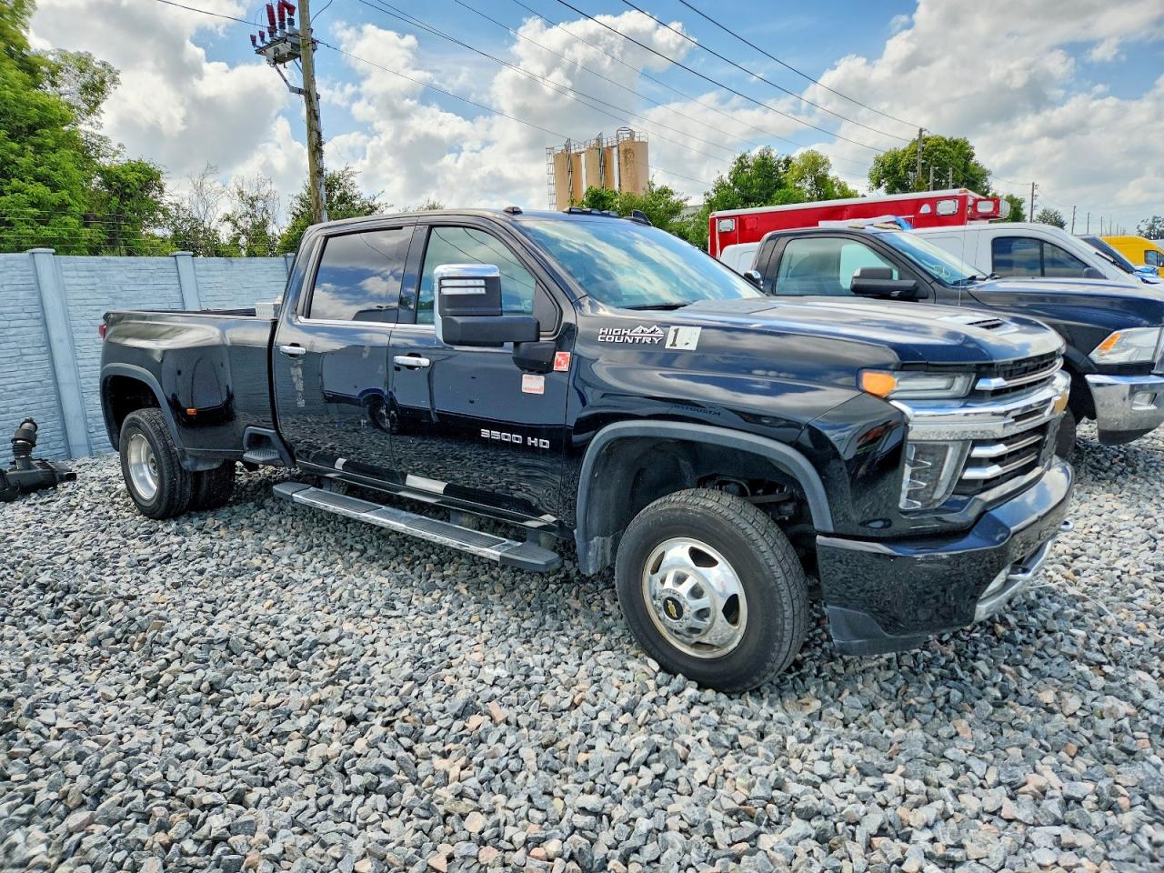 Salvage Chevrolet Silverado Image