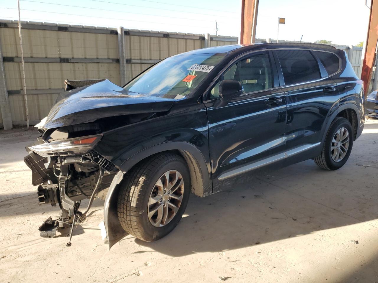 Salvage Hyundai SANTA FE Image