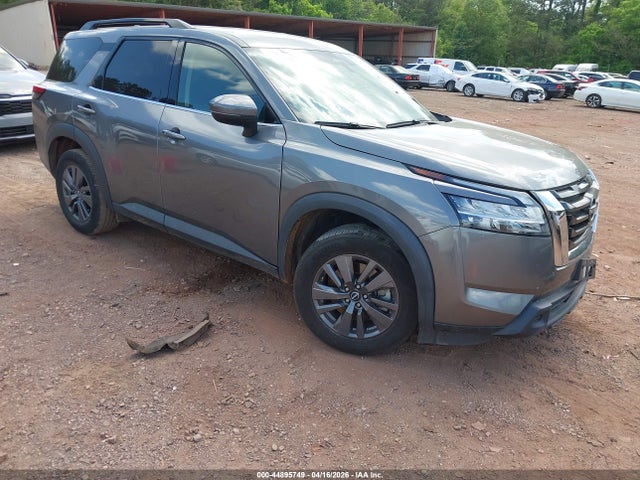 Salvage Nissan Pathfinder Image