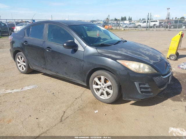 Salvage Mazda Mazda3 Image