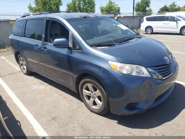 Salvage Toyota Sienna Image