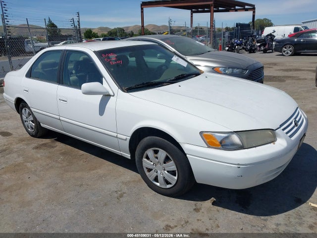 Salvage Toyota Camry Image