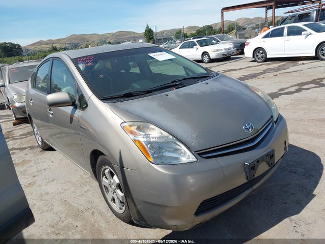 Salvage Toyota Prius Image