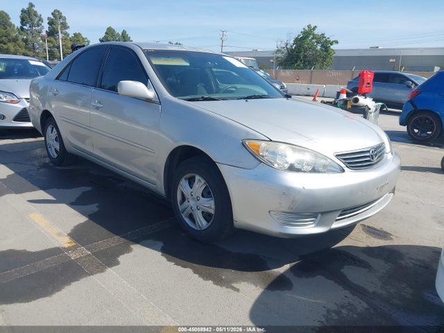 Salvage Toyota Camry Image