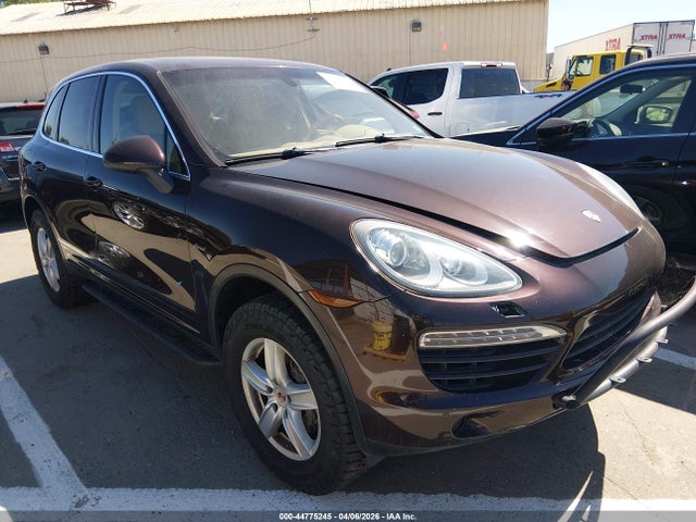 Salvage Porsche Cayenne Image