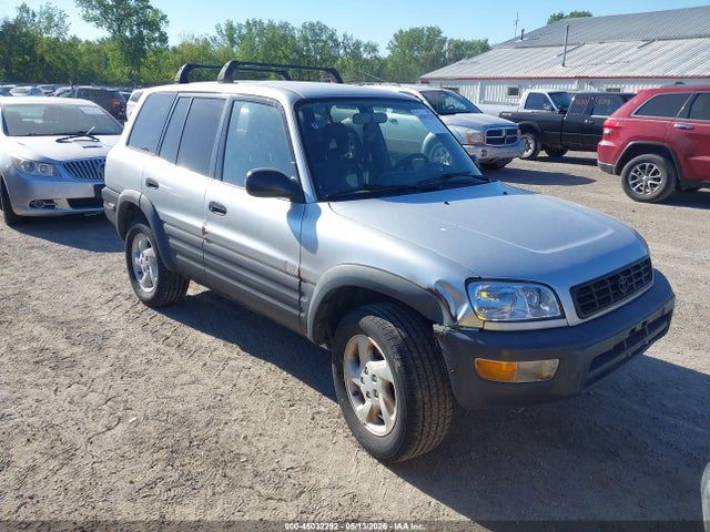 Salvage Toyota RAV4 Image
