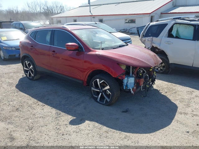 Salvage Nissan Rogue Image