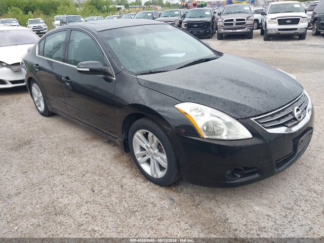 Salvage Nissan Altima Image