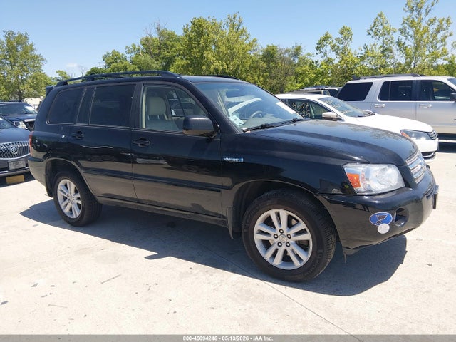 Salvage Toyota Highlander Image