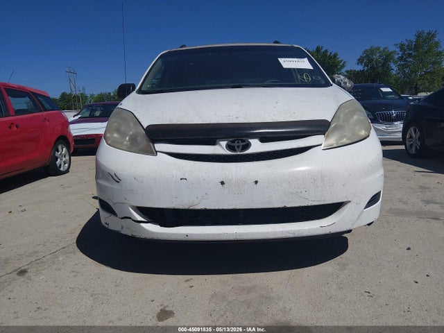Toyota Sienna Le