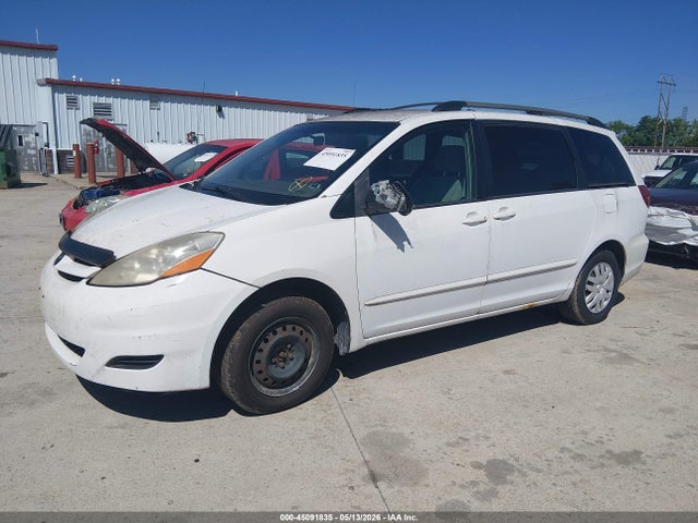 Toyota Sienna Le