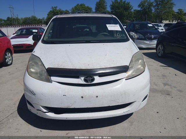 Toyota Sienna Le