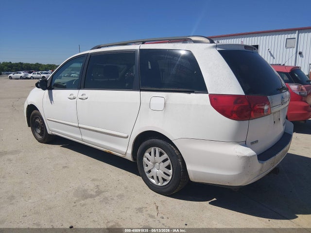 Toyota Sienna Le