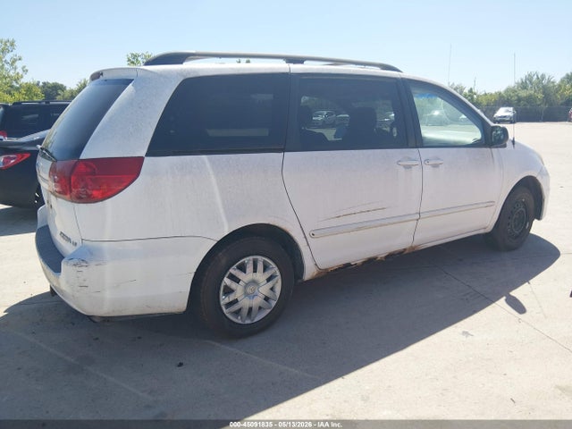 Toyota Sienna Le