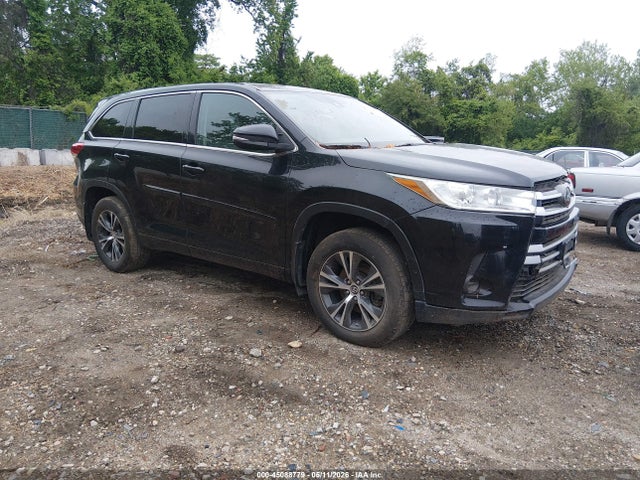 Salvage Toyota Highlander Image