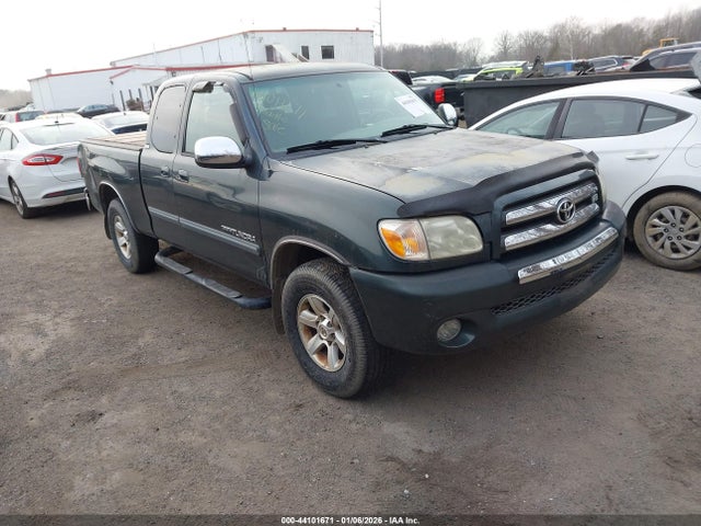 Salvage Toyota Tundra Image