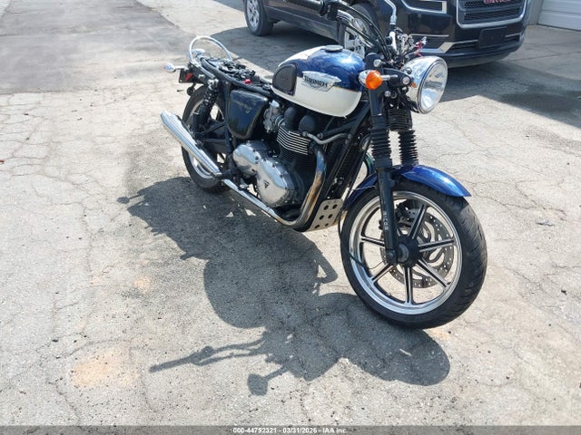 Salvage Triumph Bonneville Image