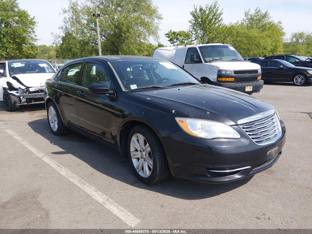 Salvage Chrysler 200 Image