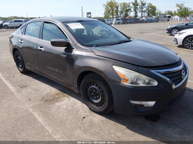 Salvage Nissan Altima Image