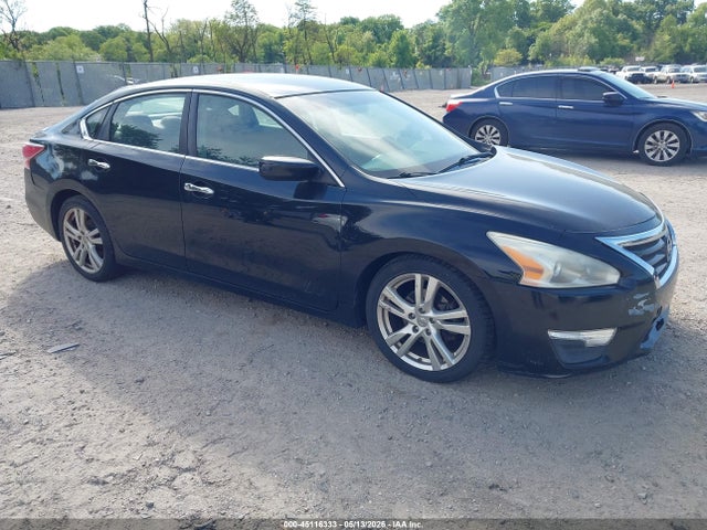 Salvage Nissan Altima Image