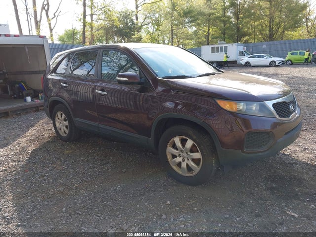 Salvage Kia Sorento Image