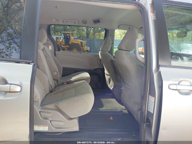 Toyota Sienna Le 8 Passenger