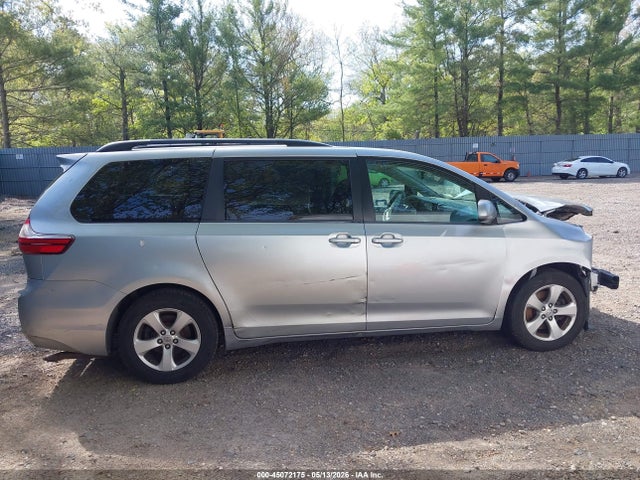 Toyota Sienna Le 8 Passenger