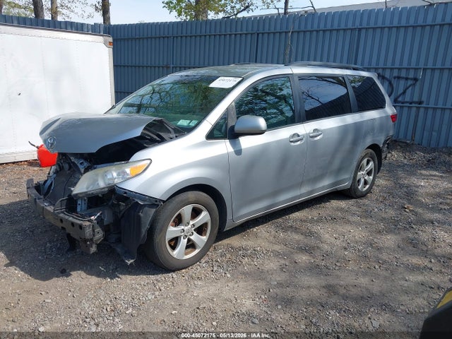 Toyota Sienna Le 8 Passenger