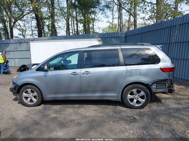 Toyota Sienna Le 8 Passenger