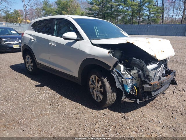Salvage Hyundai TUCSON Image