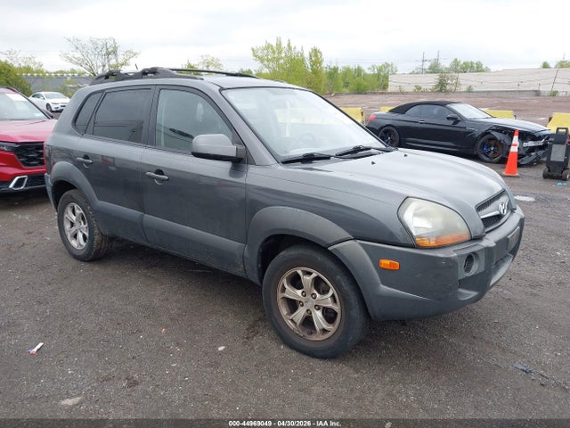 Salvage Hyundai TUCSON Image
