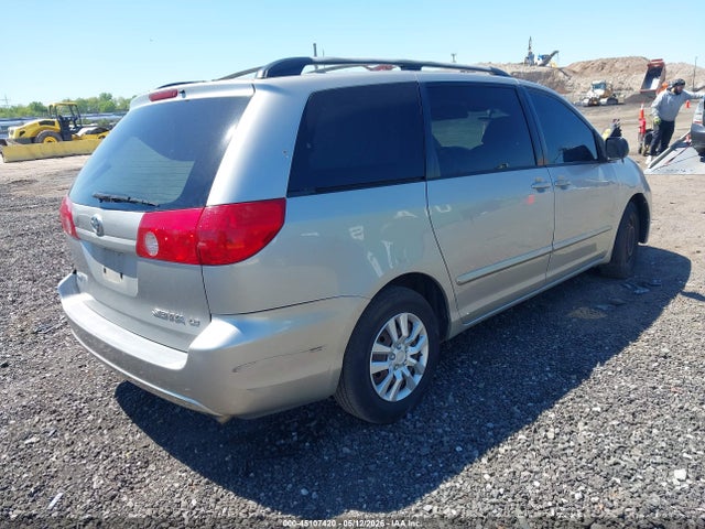 Toyota Sienna Le