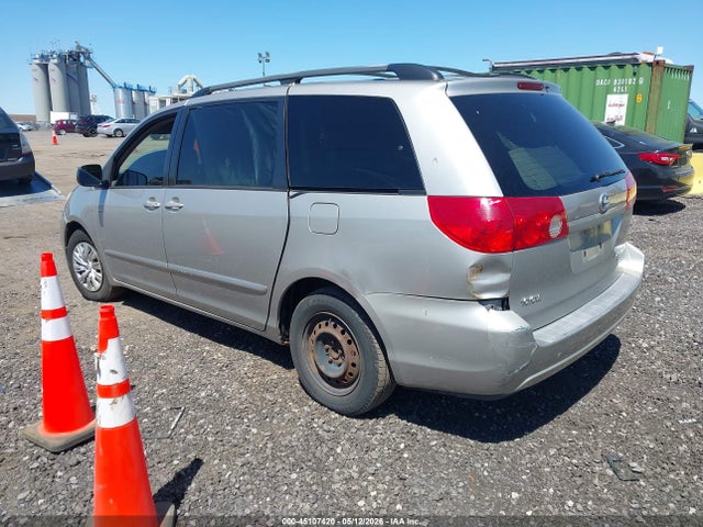 Toyota Sienna Le