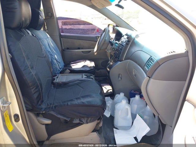 Toyota Sienna Le