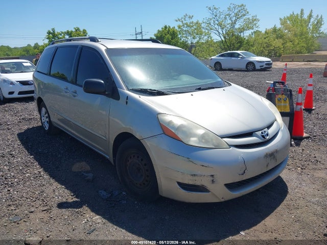 Toyota Sienna Le